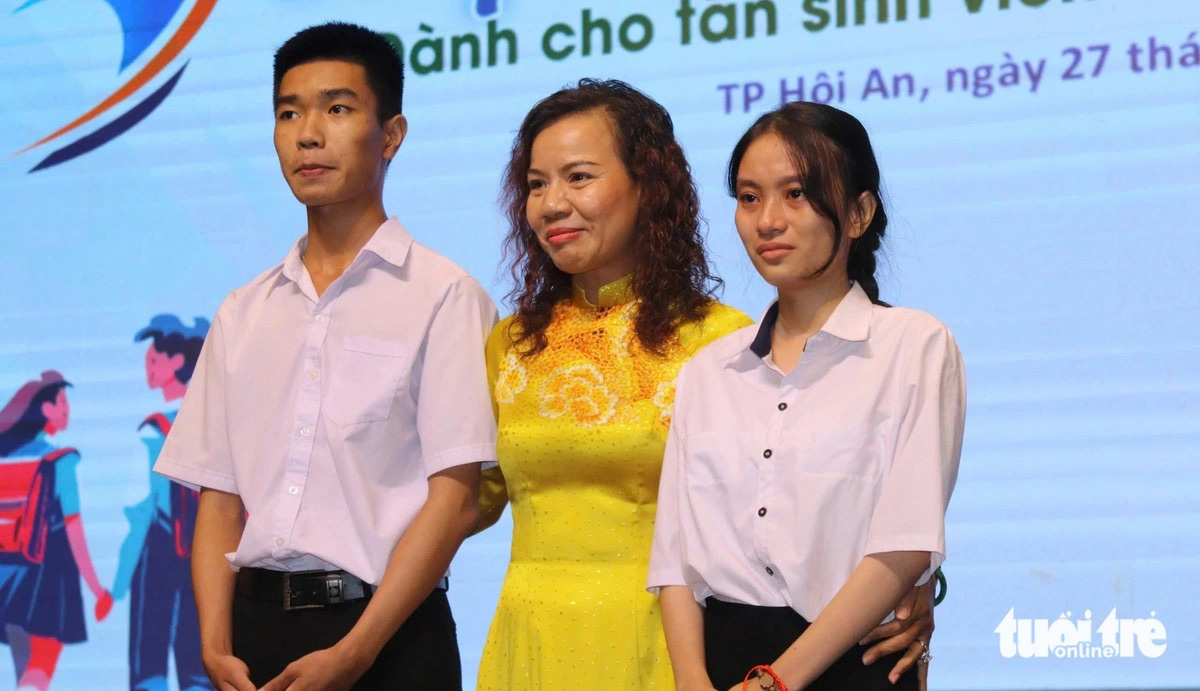 Người gieo mầm tương lai cho các em tân sinh viên - Ảnh 2.