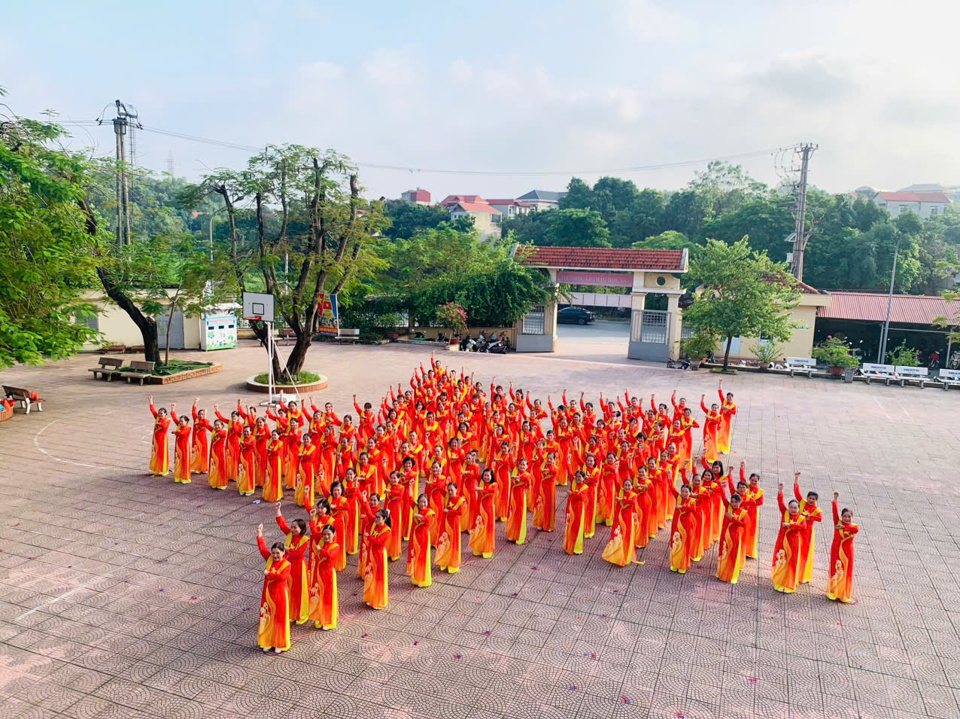 Kỷ lục hơn 70 nghìn phụ nữ Hà Nội đồng diễn dân vũ với Áo dài - Ảnh 3