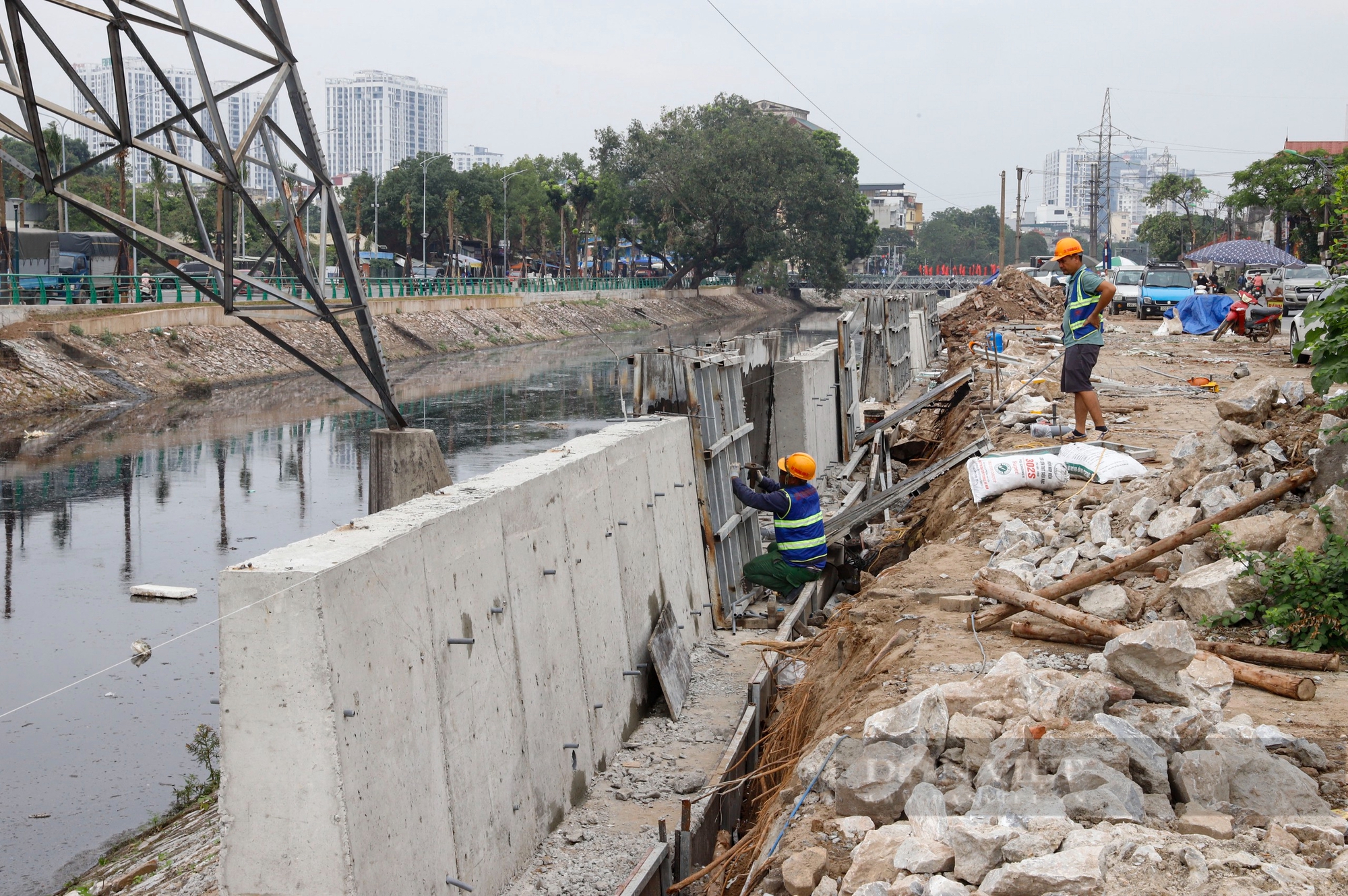 Dồn lực thi công mở rộng con đường gần 1.000 tỷ đồng/1km tại Hà Nội- Ảnh 7. Dồn lực thi công mở rộng con đường gần 1.000 tỷ đồng/1km tại Hà Nội- Ảnh 7.