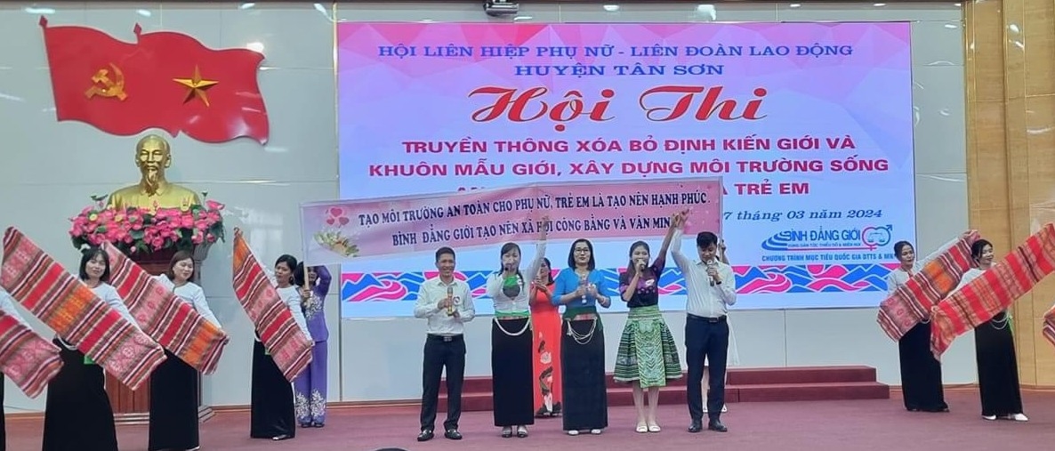 Việc tăng cường kiểm tra, giám sát của Hội phụ nữ các cấp đã giúp thực hiện hiệu quả các mục tiêu Dự án 8 Việc tăng cường kiểm tra, giám sát của Hội phụ nữ các cấp đã giúp thực hiện hiệu quả các mục tiêu Dự án 8