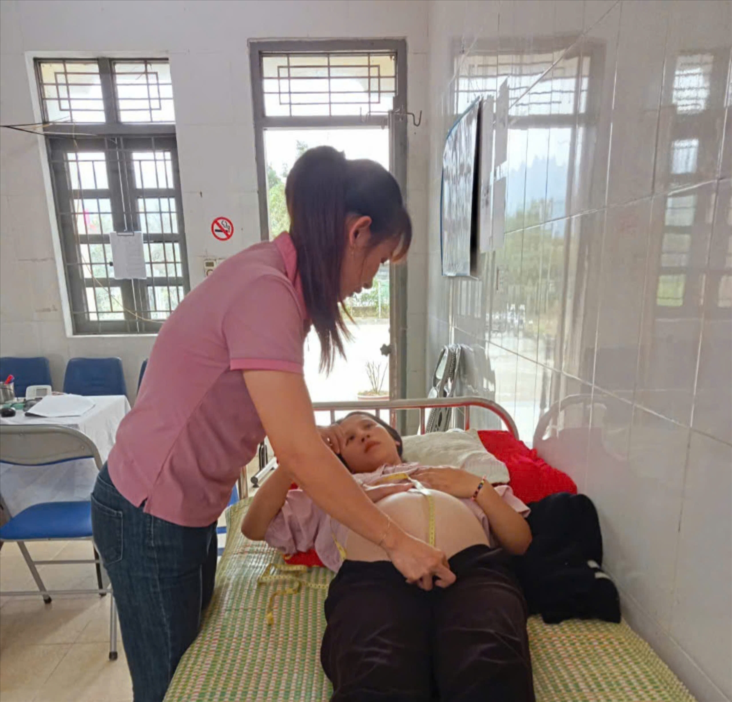Tại nhiều địa phương, việc triển khai thực hiện nhóm chính sách hỗ trợ phụ nữ DTTS sinh đẻ an toàn còn nhiều vướng mắc Tại nhiều địa phương, việc triển khai thực hiện nhóm chính sách hỗ trợ phụ nữ DTTS sinh đẻ an toàn còn nhiều vướng mắc