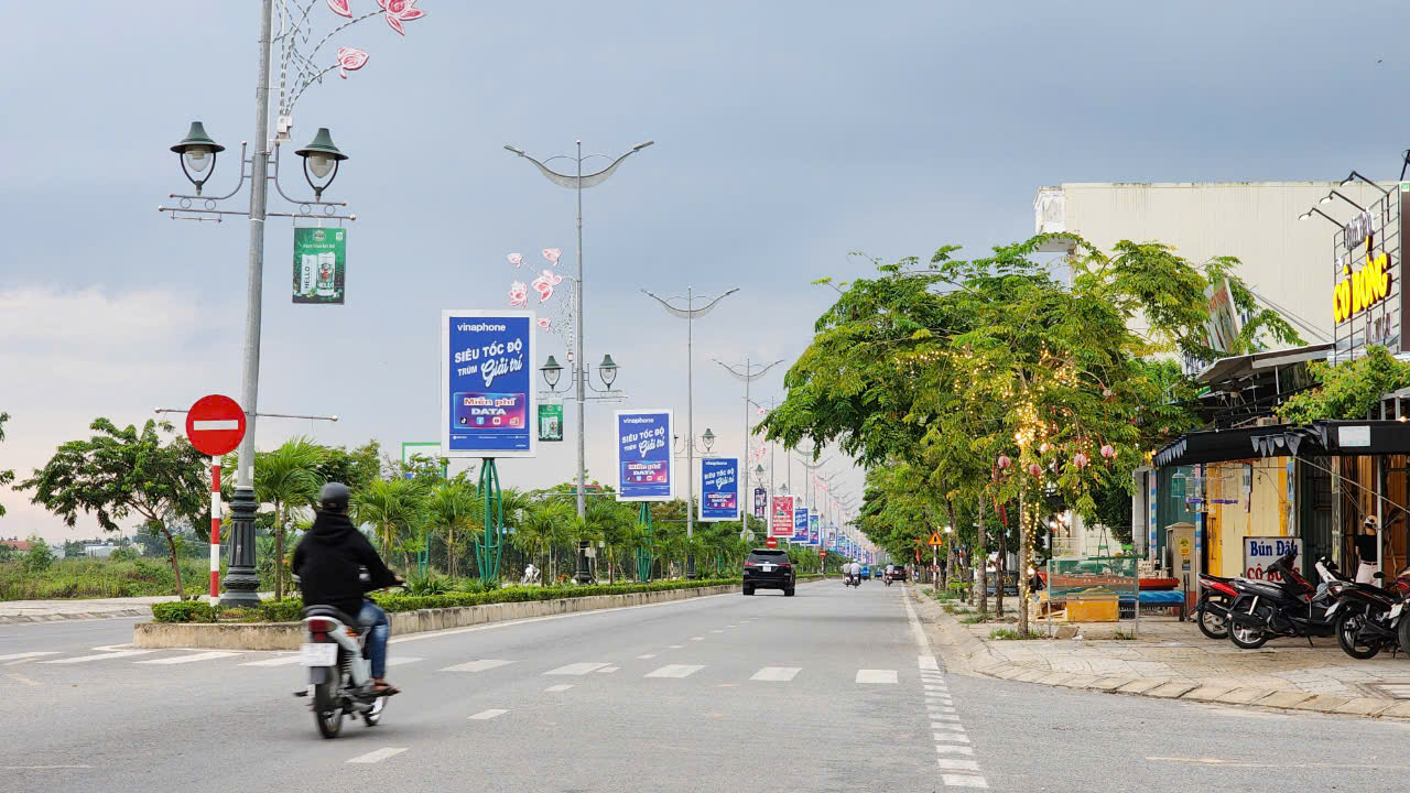 Quảng Ngãi bố trí 4 khu vực tập kết ô tô, chủ xe bớt loay hoay mùa mưa lũ- Ảnh 4. Quảng Ngãi bố trí 4 khu vực tập kết ô tô, chủ xe bớt loay hoay mùa mưa lũ- Ảnh 4.