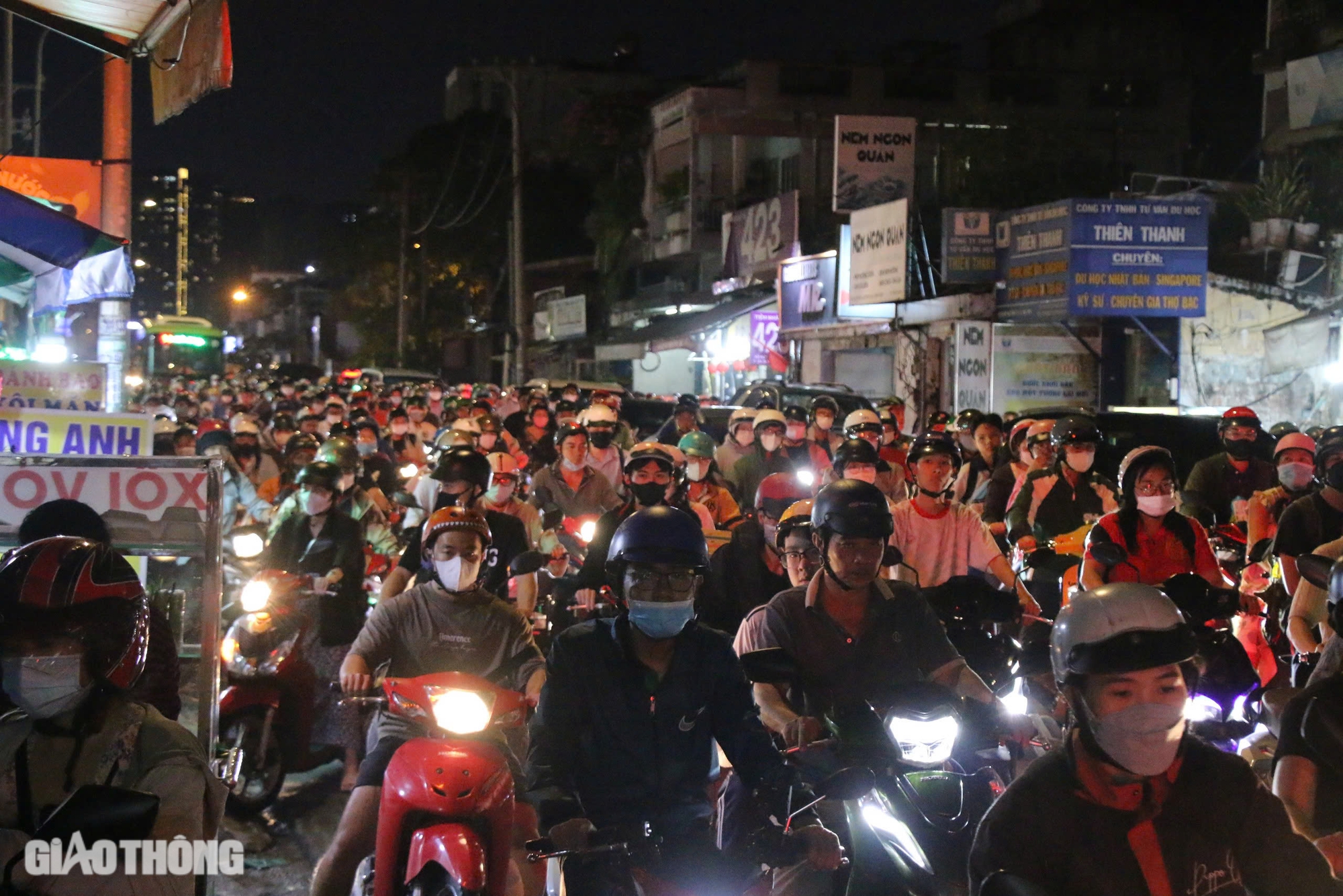 TP.HCM: Một tháng ùn tắc gần 70 lần, đường Xô Viết Nghệ Tĩnh quá tải cỡ nào?- Ảnh 7. TP.HCM: Một tháng ùn tắc gần 70 lần, đường Xô Viết Nghệ Tĩnh quá tải cỡ nào?- Ảnh 7.
