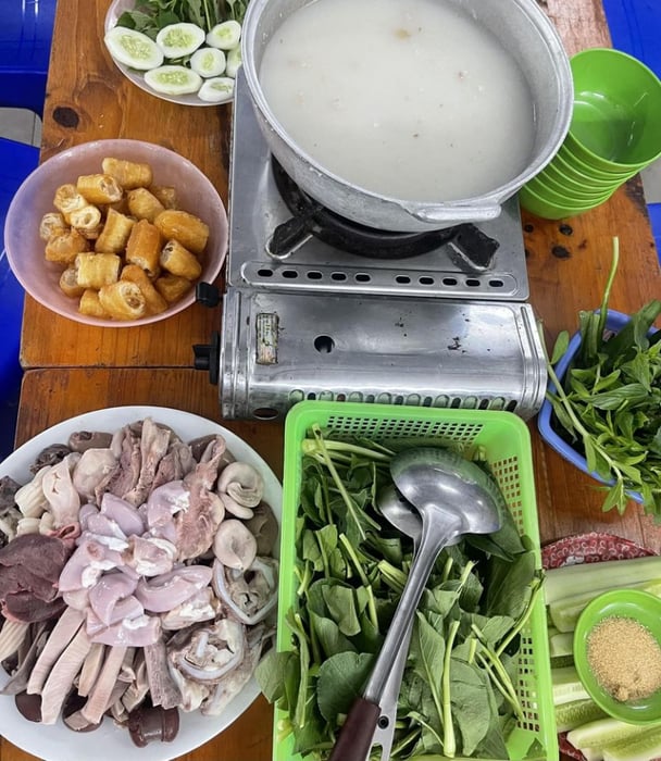 Những quán lòng lợn ngon không thể bỏ lỡ quận Đống Đa- Ảnh 3. Những quán lòng lợn ngon không thể bỏ lỡ quận Đống Đa- Ảnh 3.