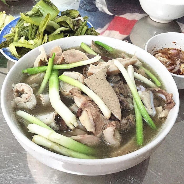 Những quán lòng lợn ngon không thể bỏ lỡ quận Đống Đa- Ảnh 7. Những quán lòng lợn ngon không thể bỏ lỡ quận Đống Đa- Ảnh 7.