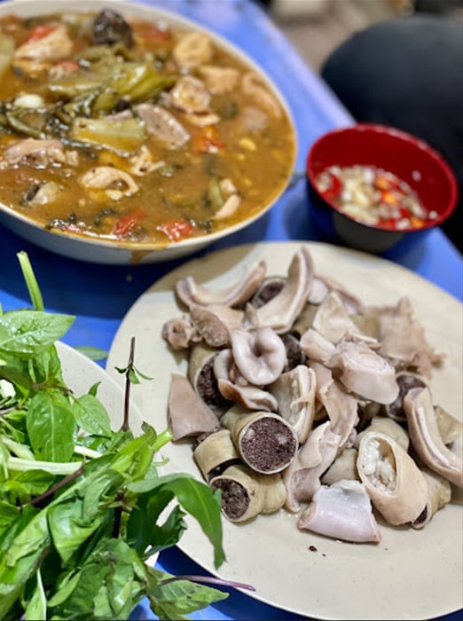Những quán lòng lợn ngon không thể bỏ lỡ quận Đống Đa- Ảnh 9. Những quán lòng lợn ngon không thể bỏ lỡ quận Đống Đa- Ảnh 9.