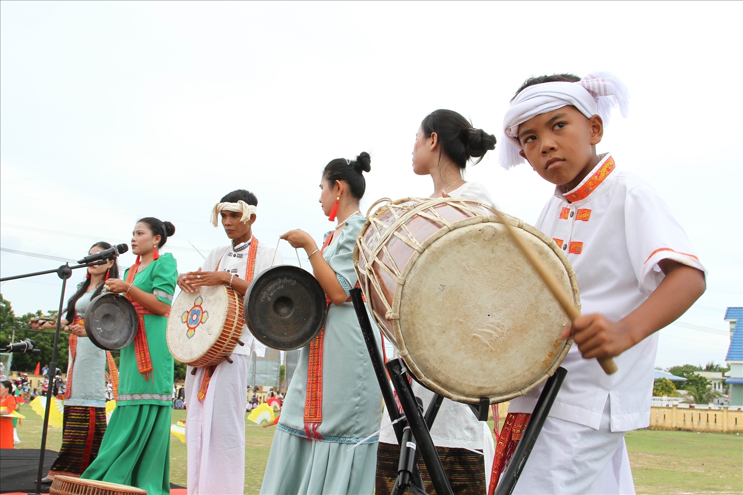 Các nhạc công thiếu nhi ở xã Phước Ninh được đào tạo biểu diễn nhạc cụ Chăm từ Dự án 6 của Chương trình MTQG 1719. Các nhạc công thiếu nhi ở xã Phước Ninh được đào tạo biểu diễn nhạc cụ Chăm từ Dự án 6 của Chương trình MTQG 1719.