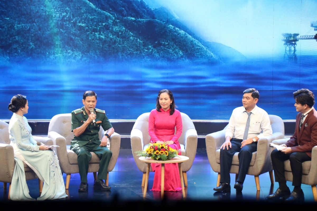 hơn 35,3 tỷ đồng ủng hộ quỹ vì biển đảo quê hương - vì tuyến đầu tổ quốc hình ảnh 2 hon 35,3 ty dong ung ho quy vi bien dao que huong - vi tuyen dau to quoc hinh anh 2