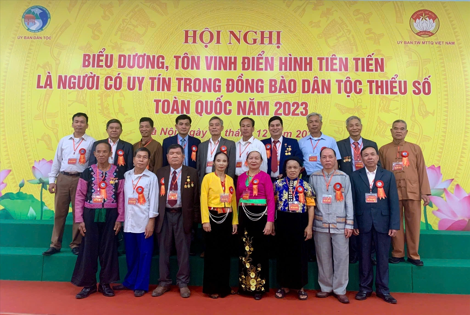 Đoàn đại biểu Người có uy tín tỉnh Hòa Bình tham dự Hội nghị biểu dương, tôn vinh điển hình tiên tiến là Người có uy tín trong vùng đồng bào DTTS toàn quốc năm 2023 do Ủy ban Dân tộc tổ chức. Đoàn đại biểu Người có uy tín tỉnh Hòa Bình tham dự Hội nghị biểu dương, tôn vinh điển hình tiên tiến là Người có uy tín trong vùng đồng bào DTTS toàn quốc năm 2023 do Ủy ban Dân tộc tổ chức.