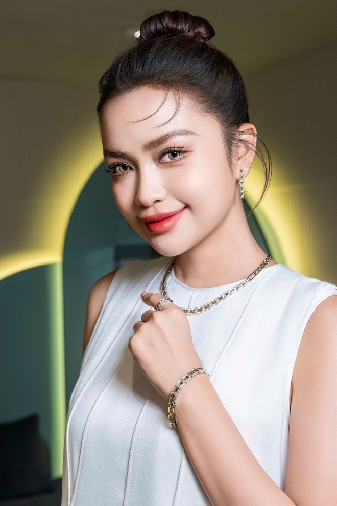 Hoa hậu Khánh Vân rạng rỡ tại triển lãm tôn vinh văn hóa Việt- Ảnh 2. Hoa hậu Khánh Vân rạng rỡ tại triển lãm tôn vinh văn hóa Việt- Ảnh 2.