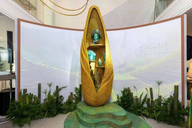 Hoa hậu Khánh Vân rạng rỡ tại triển lãm tôn vinh văn hóa Việt- Ảnh 10. Hoa hậu Khánh Vân rạng rỡ tại triển lãm tôn vinh văn hóa Việt- Ảnh 10.