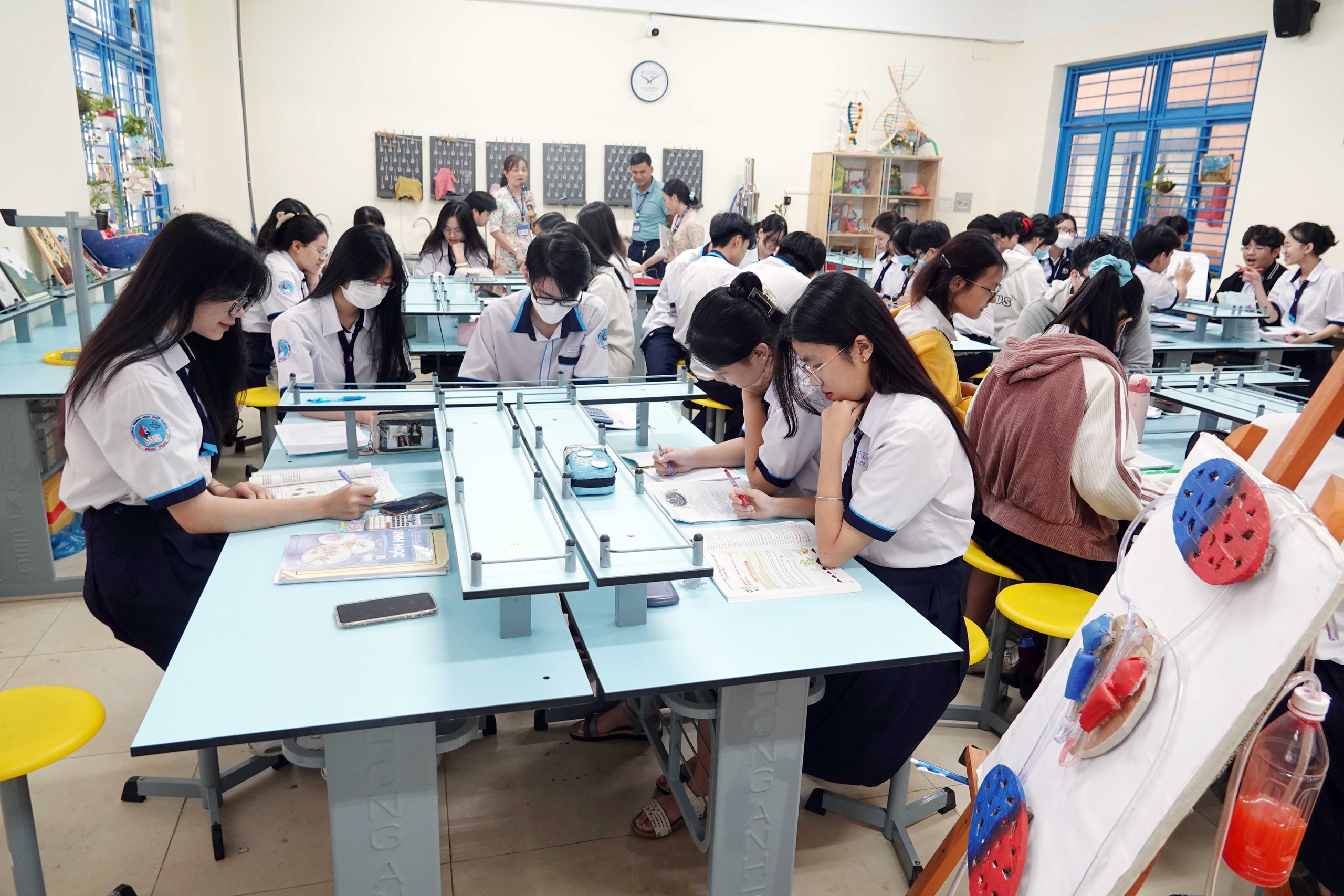 Chương trình giáo dục phổ thông 2018: Không học sinh đăng ký, nhiều môn thừa giáo viên- Ảnh 2. Chương trình giáo dục phổ thông 2018: Không học sinh đăng ký, nhiều môn thừa giáo viên- Ảnh 2.