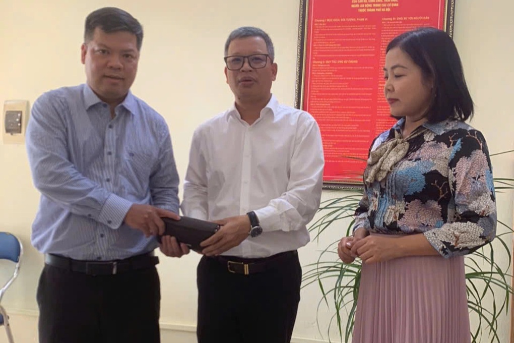 Chiếc Vertu rơi bên đường tìm lại được chủ nhân - 2 Chiếc Vertu rơi bên đường tìm lại được chủ nhân - 2