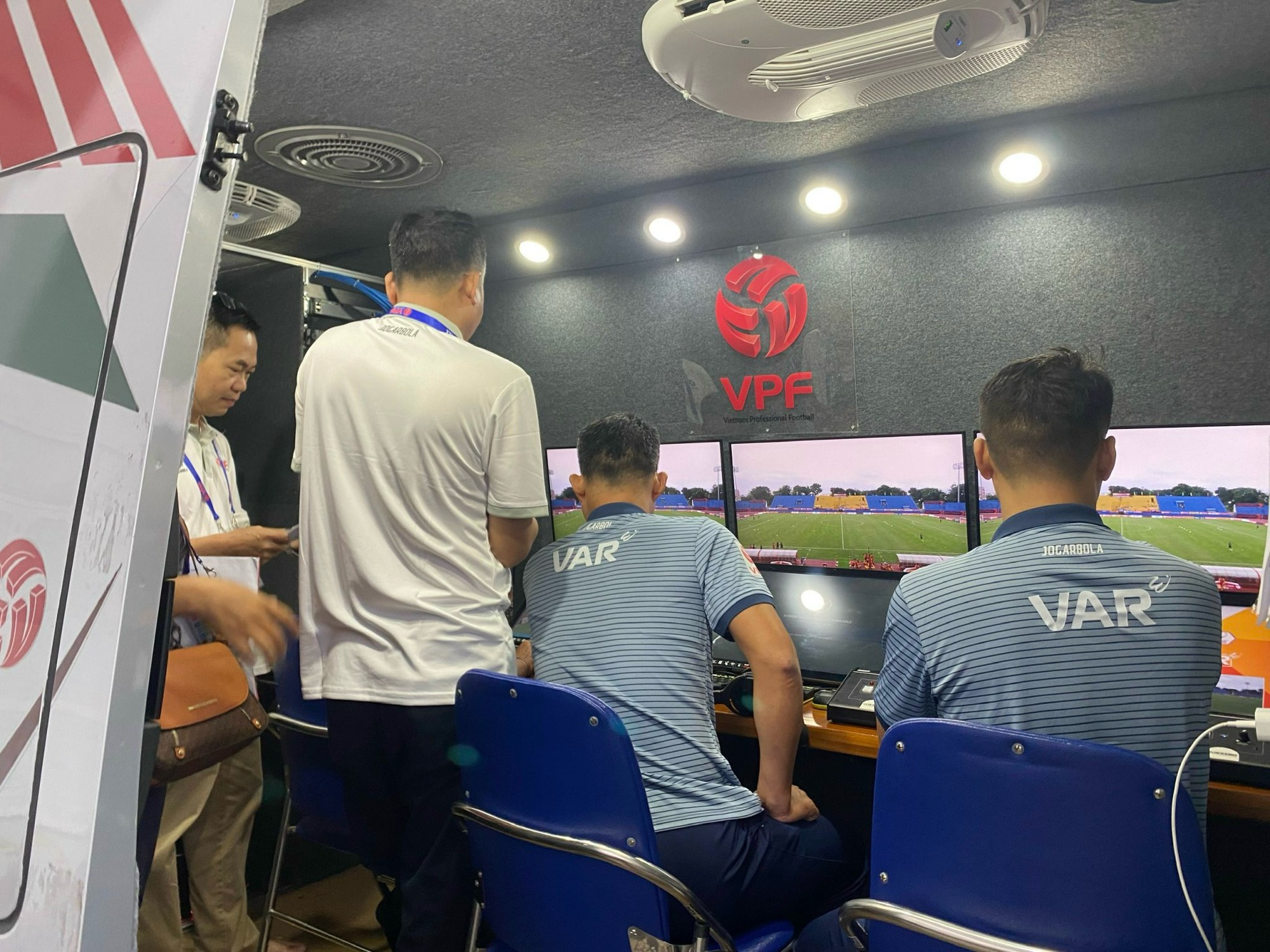 Đại chiến V-League vòng 5: VAR thành ‘người phán xử’ 6 cuộc đua cực nóng- Ảnh 4. Đại chiến V-League vòng 5: VAR thành ‘người phán xử’ 6 cuộc đua cực nóng- Ảnh 4.
