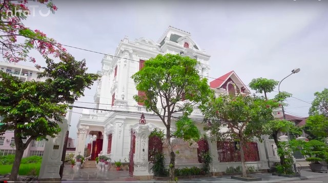 Sửng sốt biệt thự gỗ gõ đỏ độc nhất tại Việt Nam - Hình 2 Sung sot biet thu go go do doc nhat tai Viet Nam-Hinh-2