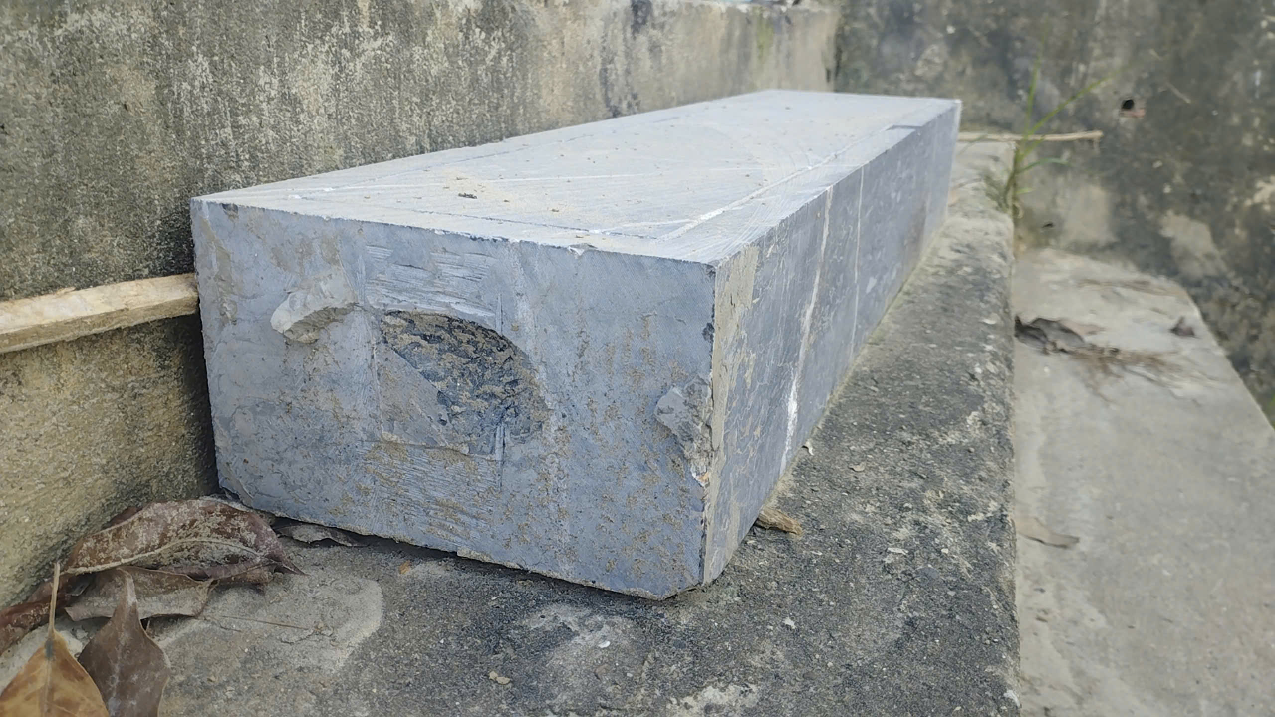 Vì sao lan can đá tiền tỉ ở Lào Cai hư hỏng nặng sau mưa bão?- Ảnh 9. Vì sao lan can đá tiền tỉ ở Lào Cai hư hỏng nặng sau mưa bão?- Ảnh 9.