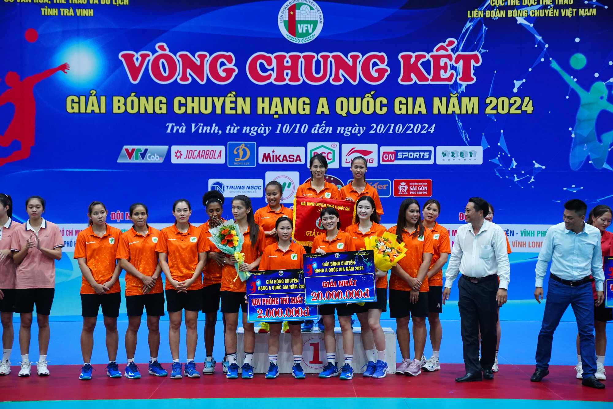 Đội bóng chuyền nữ TP.HCM được thưởng tiền tỉ sau khi thăng hạng- Ảnh 3. Đội bóng chuyền nữ TP.HCM được thưởng tiền tỉ sau khi thăng hạng- Ảnh 3.