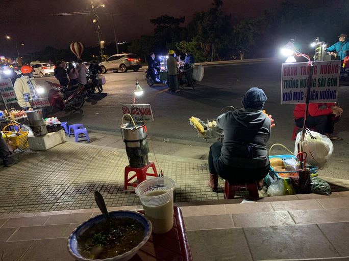 Lạ miệng món bánh ướt trứ danh của TP ngàn hoa - Ảnh 4. Lạ miệng món bánh ướt trứ danh của TP ngàn hoa - Ảnh 4.