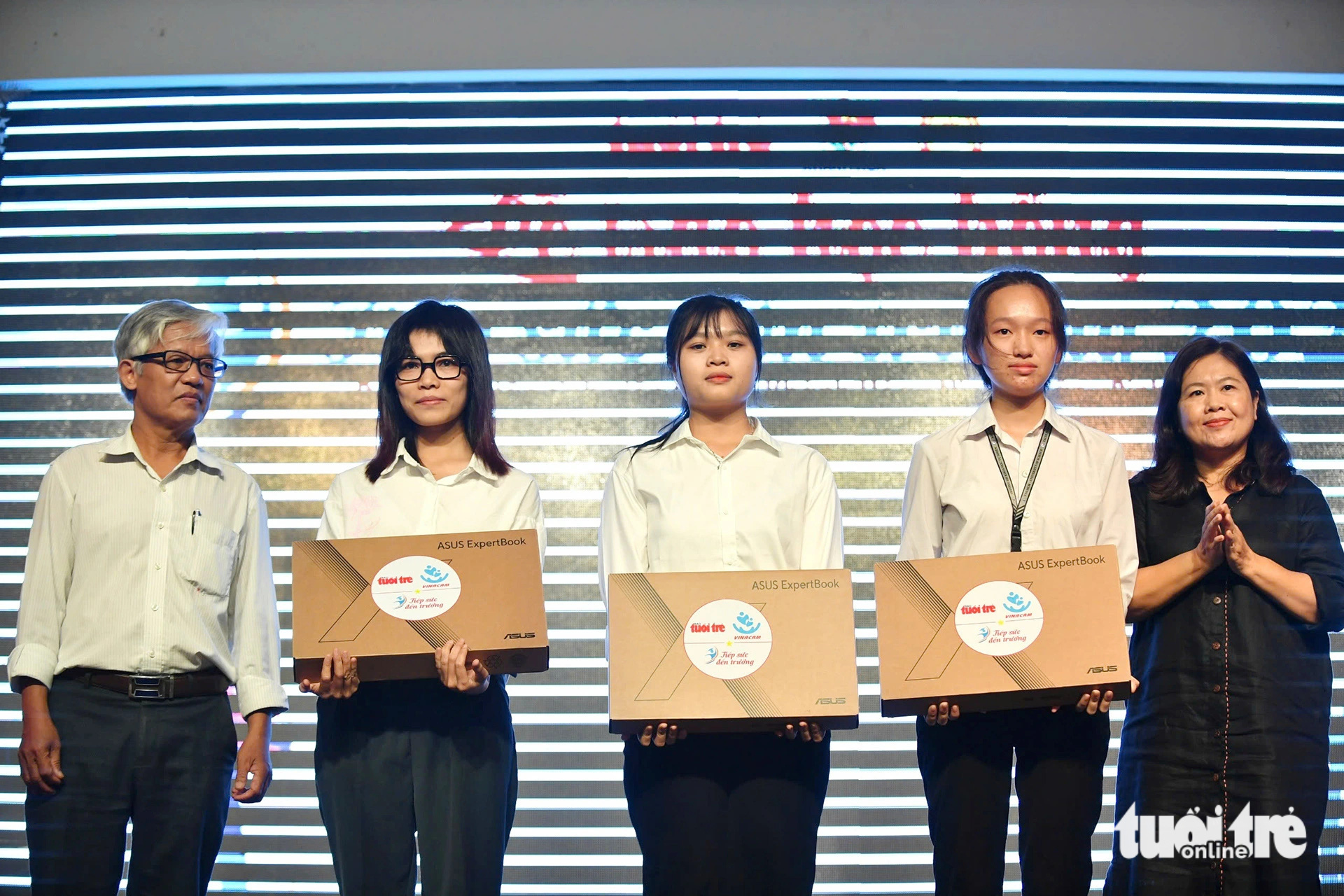 Ba chị em mất cha mẹ cùng học ĐH Khoa học Tự nhiên TP.HCM: Tiếp sức đến trường làm mình bớt cô đơn! - Ảnh 19. Ba chị em mất cha mẹ cùng học ĐH Khoa học Tự nhiên TP.HCM: Tiếp sức đến trường làm mình bớt cô đơn! - Ảnh 20.
