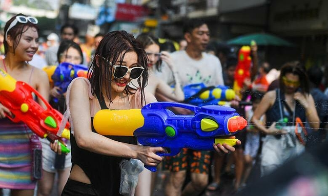 Những điều thú vị ở lễ hội té nước Songkran, Thái Lan- Ảnh 3. Những điều thú vị ở lễ hội té nước Songkran, Thái Lan- Ảnh 3.
