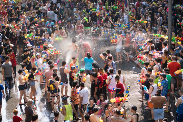 Những điều thú vị ở lễ hội té nước Songkran, Thái Lan- Ảnh 4. Những điều thú vị ở lễ hội té nước Songkran, Thái Lan- Ảnh 4.