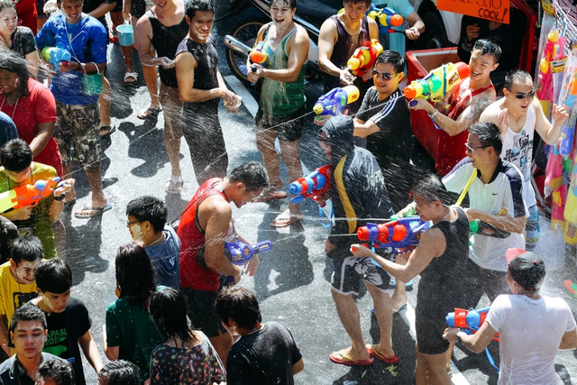 Những điều thú vị ở lễ hội té nước Songkran, Thái Lan- Ảnh 5. Những điều thú vị ở lễ hội té nước Songkran, Thái Lan- Ảnh 5.