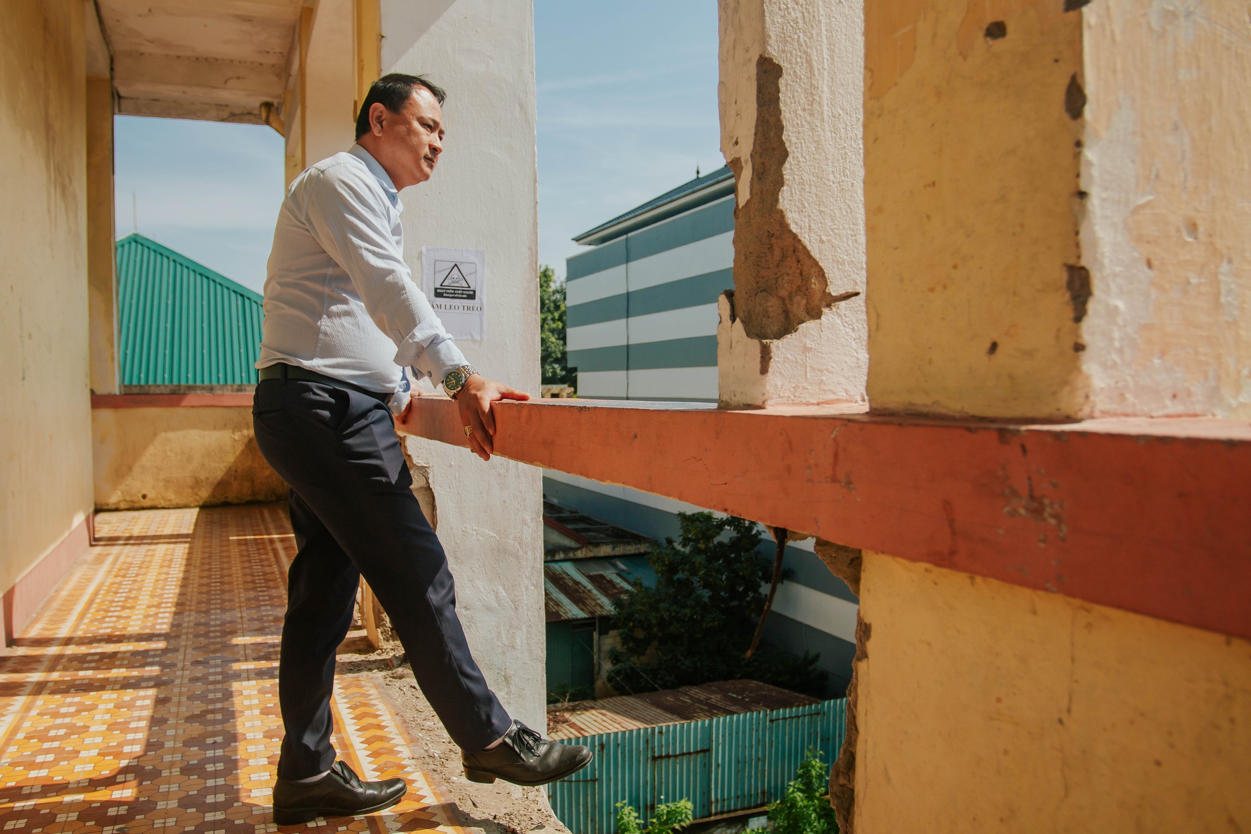 Trường học xuống cấp, giáo viên học sinh lo lắng mùa mưa bão- Ảnh 4. Trường học xuống cấp, giáo viên học sinh lo lắng mùa mưa bão- Ảnh 4.