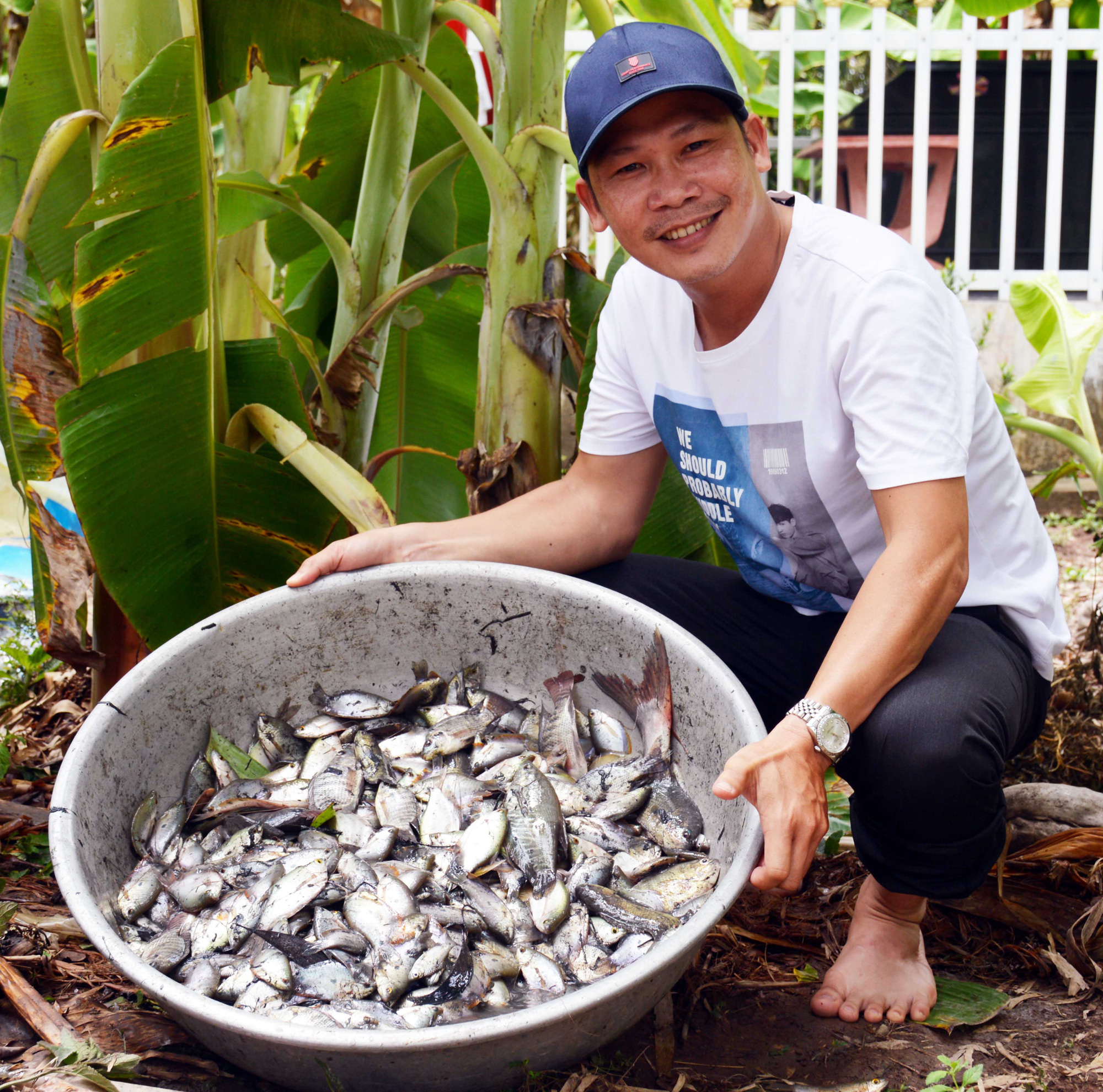 Chùm ảnh: Hấp dẫn tát đìa bắt cá đồng nướng rơm ở miền Tây - Ảnh 6. Chùm ảnh: Hấp dẫn tát đìa bắt cá đồng nướng rơm ở miền Tây - Ảnh 6.