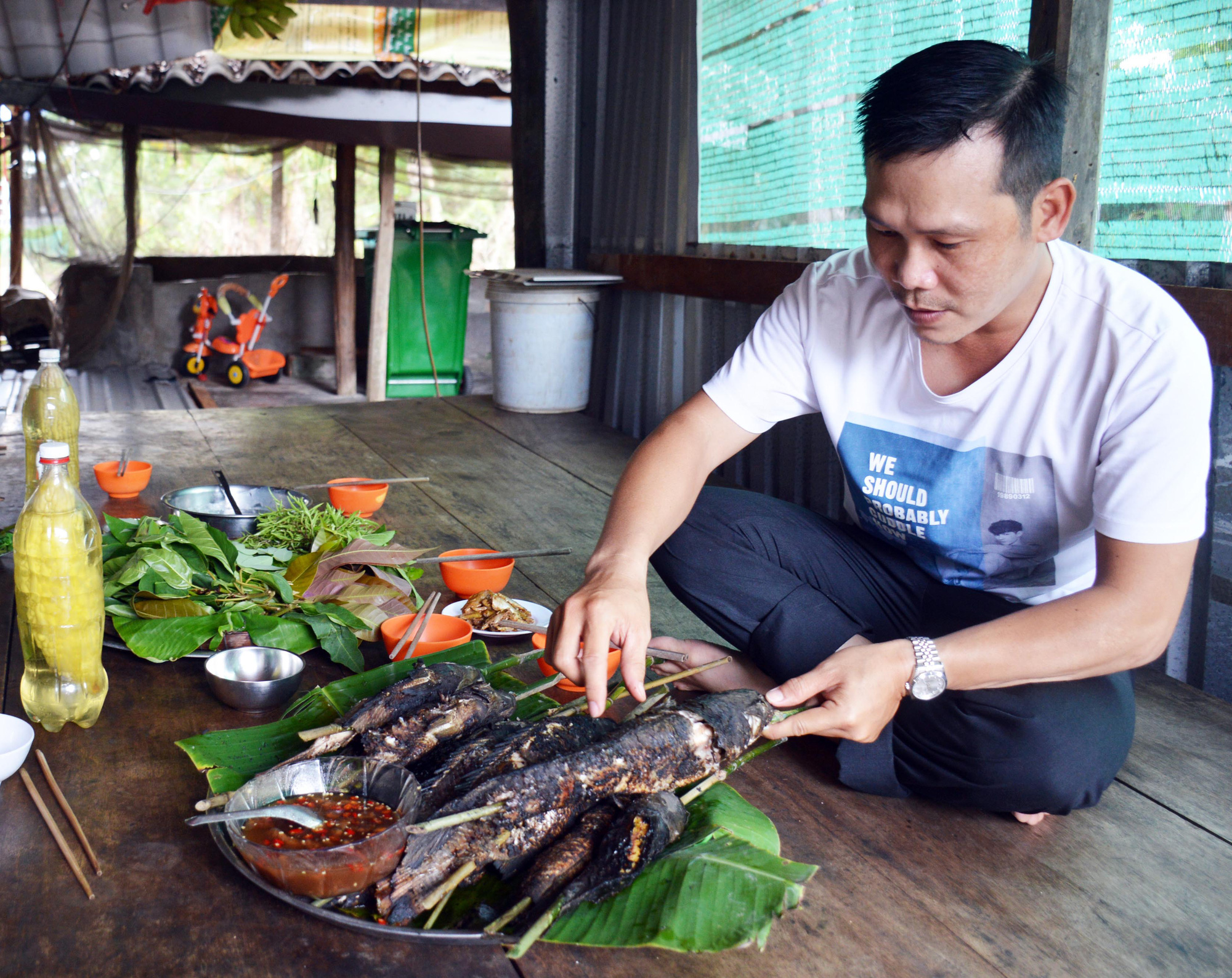 Chùm ảnh: Hấp dẫn tát đìa bắt cá đồng nướng rơm ở miền Tây - Ảnh 10. Chùm ảnh: Hấp dẫn tát đìa bắt cá đồng nướng rơm ở miền Tây - Ảnh 10.