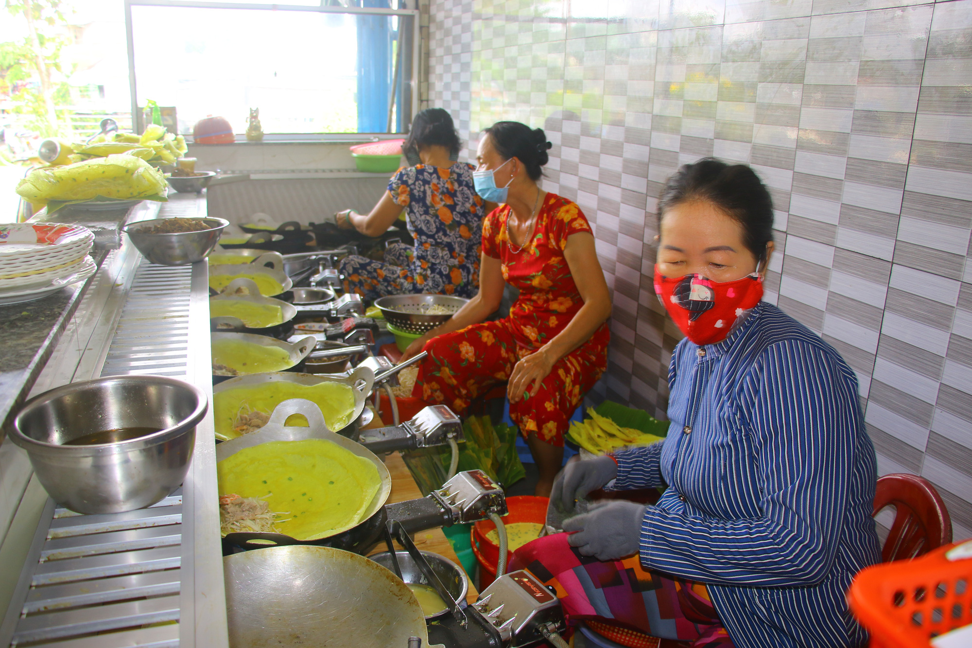 Làng bánh xèo Cao Lãnh nhộn nhịp ngày Tết Đoan ngọ - Ảnh 5. Làng bánh xèo Cao Lãnh nhộn nhịp ngày Tết Đoan ngọ - Ảnh 5.