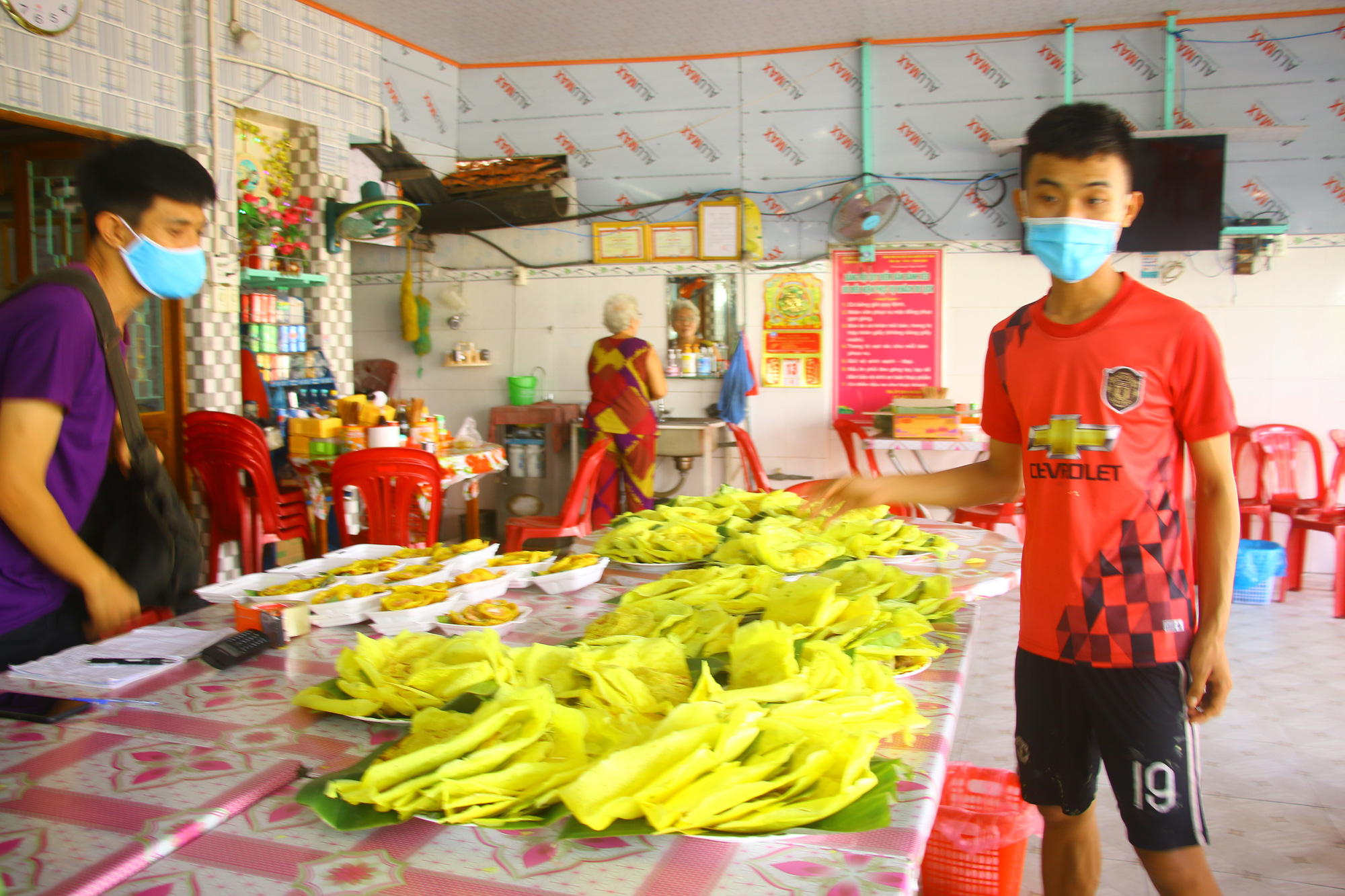 Làng bánh xèo Cao Lãnh nhộn nhịp ngày Tết Đoan ngọ - Ảnh 14. Làng bánh xèo Cao Lãnh nhộn nhịp ngày Tết Đoan ngọ - Ảnh 14.