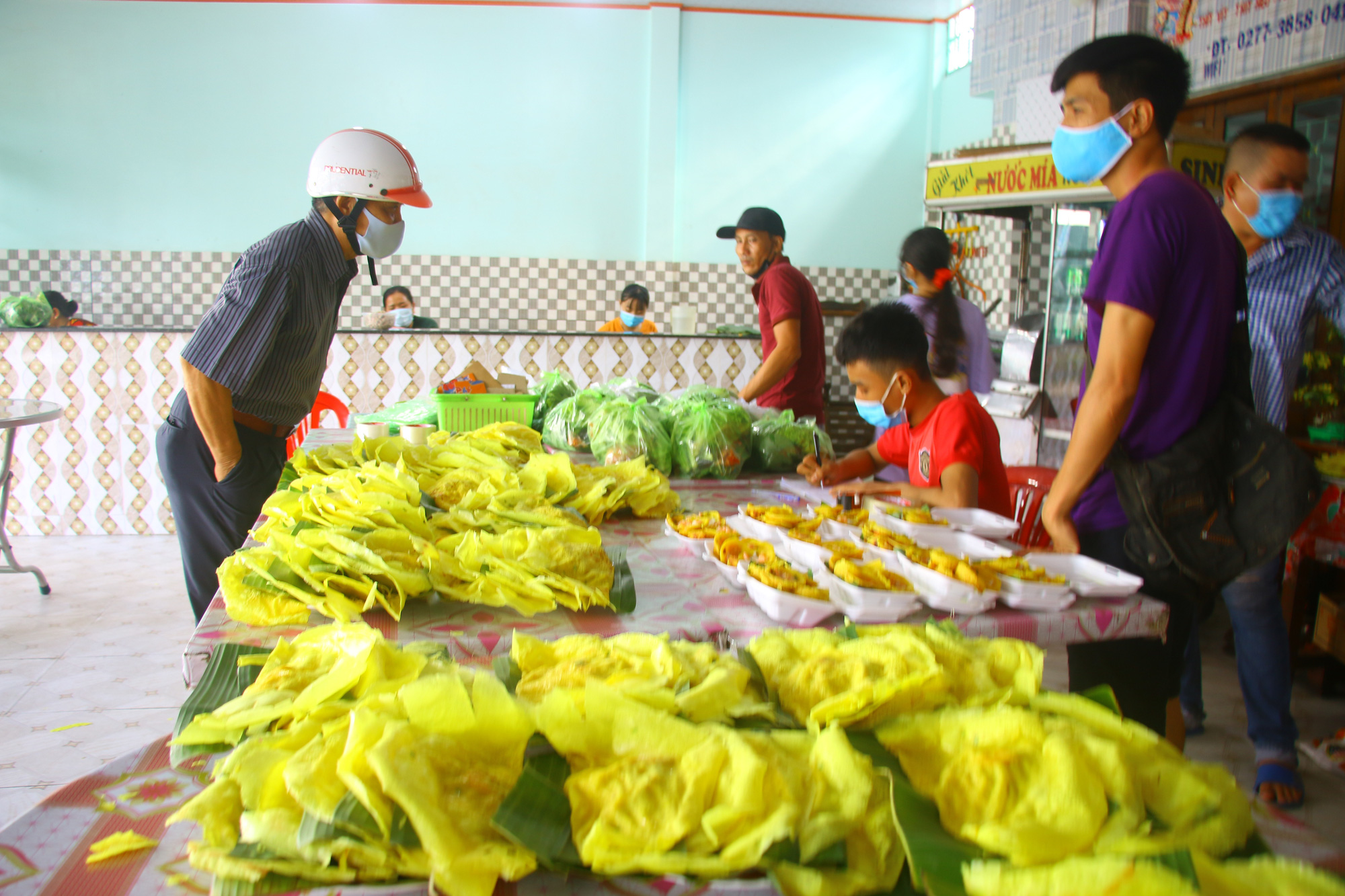 Làng bánh xèo Cao Lãnh nhộn nhịp ngày Tết Đoan ngọ - Ảnh 19. Làng bánh xèo Cao Lãnh nhộn nhịp ngày Tết Đoan ngọ - Ảnh 19.