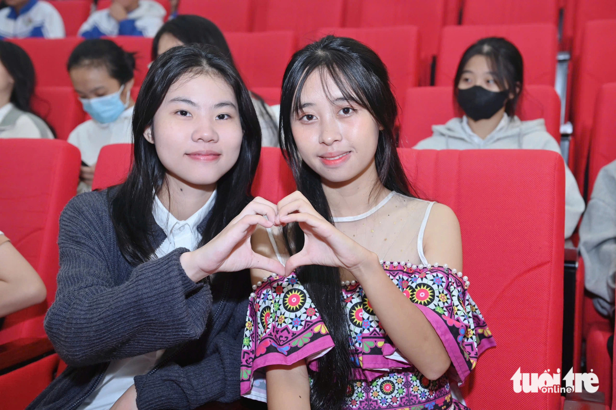 Thành phố ngàn hoa chào đón tân SV Tây Nguyên nhận học bổng Tiếp sức đến trường - Ảnh 3. Tân SV 5 tỉnh Tây Nguyên được tiếp sức đến trường dâng hương Chủ tịch Hồ Chí Minh tại Đà Lạt - Ảnh 7.