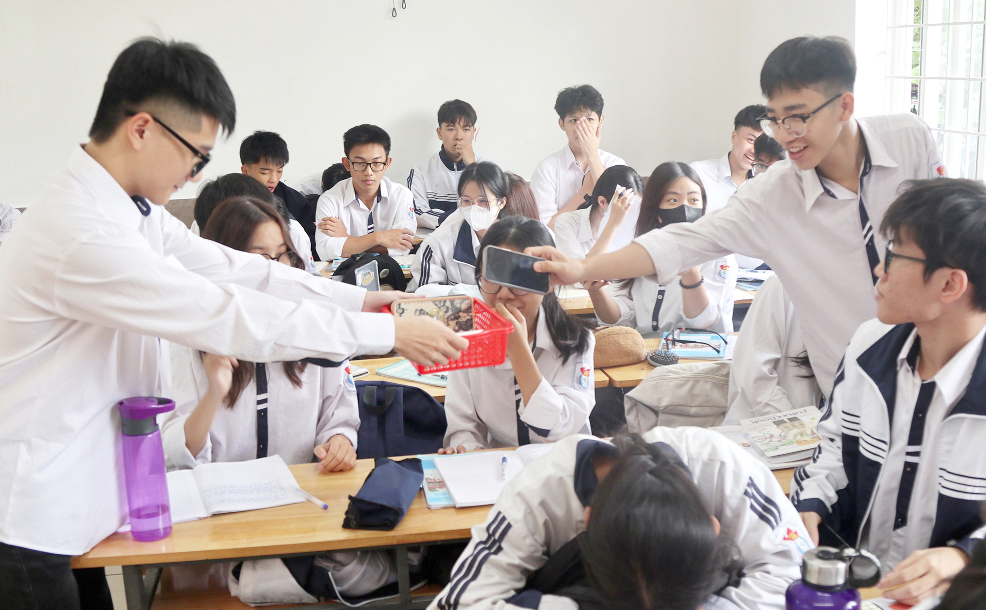 Nói không với điện thoại trong buổi học - Ảnh 3. Nói không với điện thoại trong buổi học - Ảnh 3.