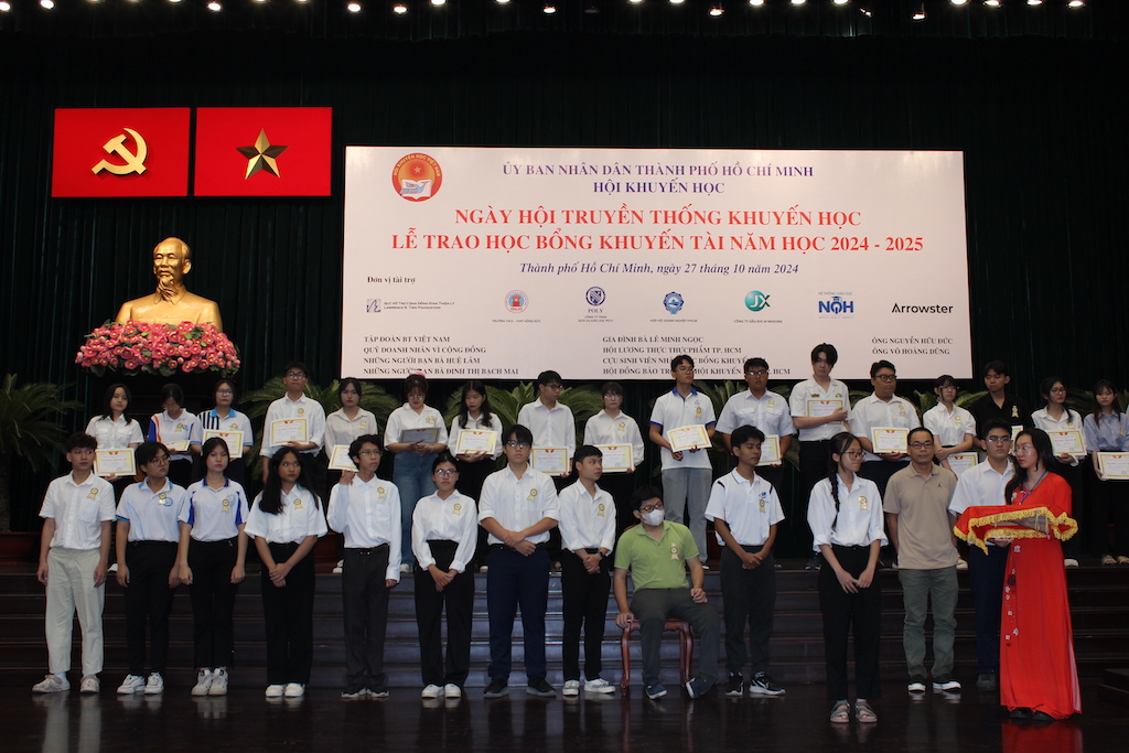 Nam sinh mồ côi là sinh viên Trường ĐH Y dược TP.HCM: Không bỏ cuộc- Ảnh 5. Nam sinh mồ côi là sinh viên Trường ĐH Y dược TP.HCM: Không bỏ cuộc- Ảnh 5.