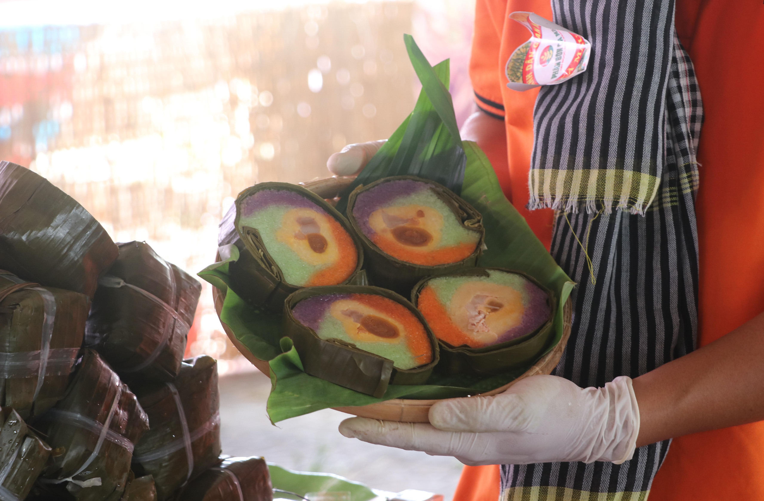 Đặc sắc bánh “phu thê” thể hiện chủ quyền biển đảo Việt Nam - Ảnh 3. Đặc sắc bánh “phu thê” thể hiện chủ quyền biển đảo Việt Nam - Ảnh 3.