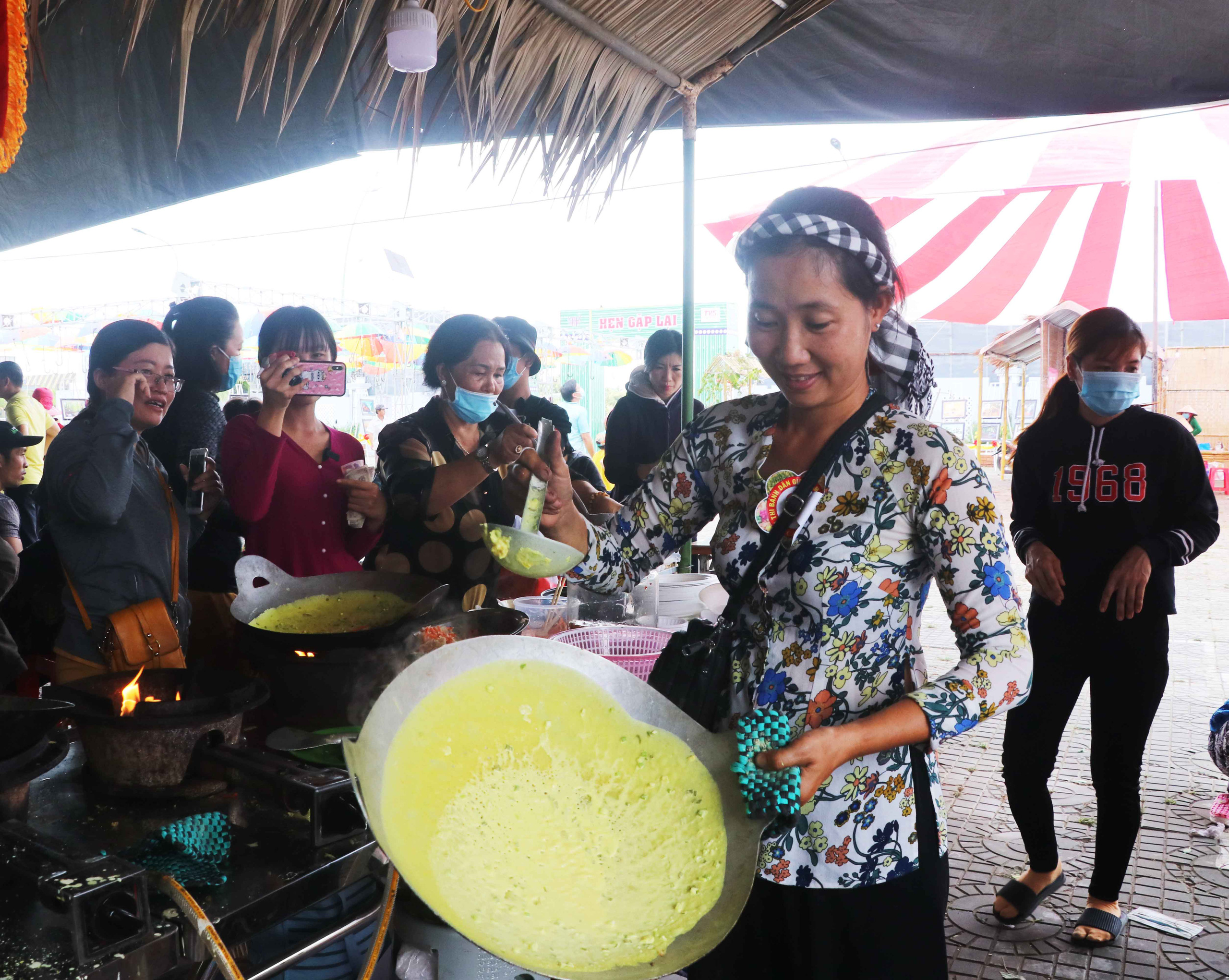 Đặc sắc bánh “phu thê” thể hiện chủ quyền biển đảo Việt Nam - Ảnh 9. Đặc sắc bánh “phu thê” thể hiện chủ quyền biển đảo Việt Nam - Ảnh 9.