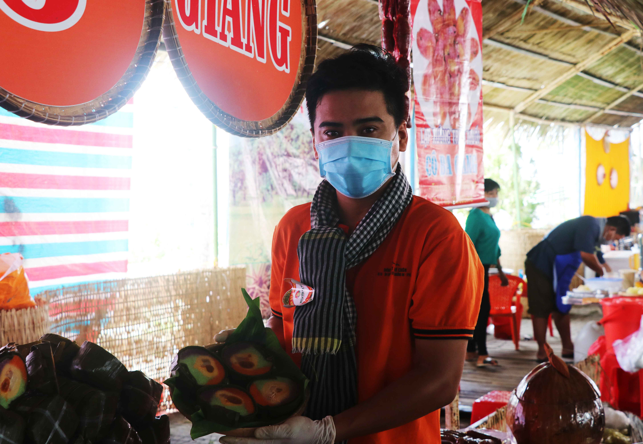 Đặc sắc bánh “phu thê” thể hiện chủ quyền biển đảo Việt Nam - Ảnh 10. Đặc sắc bánh “phu thê” thể hiện chủ quyền biển đảo Việt Nam - Ảnh 10.