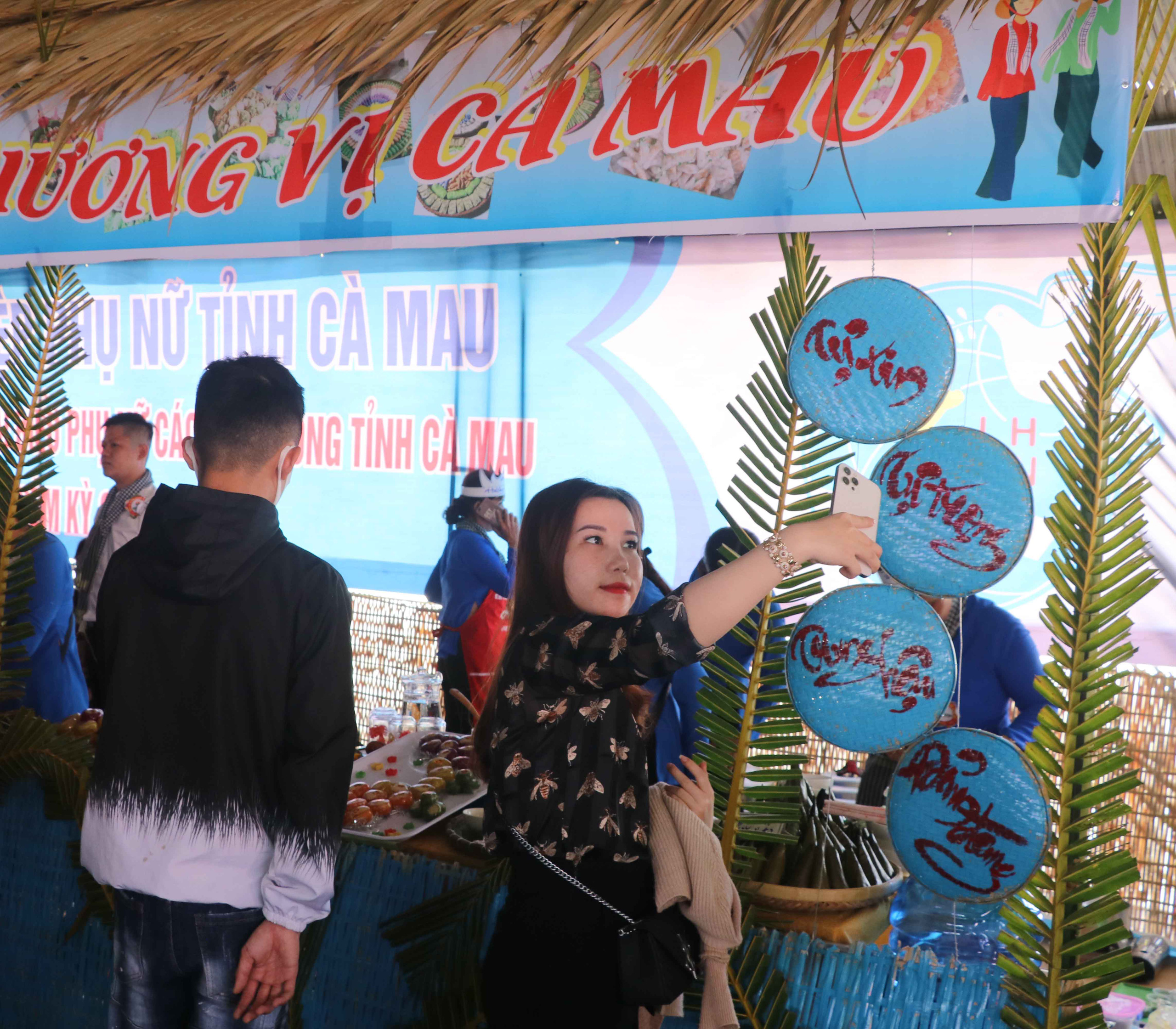 Đặc sắc bánh “phu thê” thể hiện chủ quyền biển đảo Việt Nam - Ảnh 12. Đặc sắc bánh “phu thê” thể hiện chủ quyền biển đảo Việt Nam - Ảnh 12.