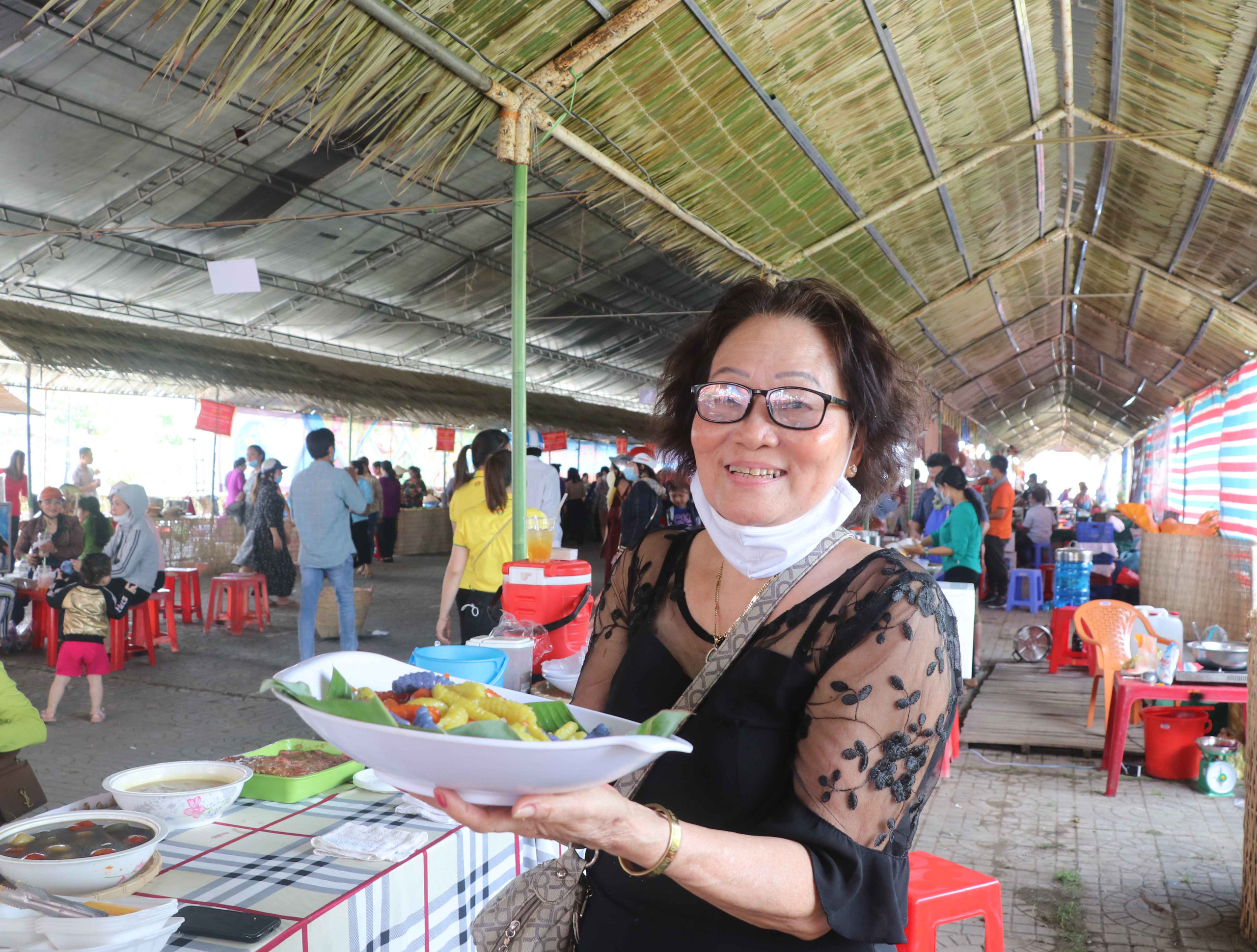 Đặc sắc bánh “phu thê” thể hiện chủ quyền biển đảo Việt Nam - Ảnh 13. Đặc sắc bánh “phu thê” thể hiện chủ quyền biển đảo Việt Nam - Ảnh 13.