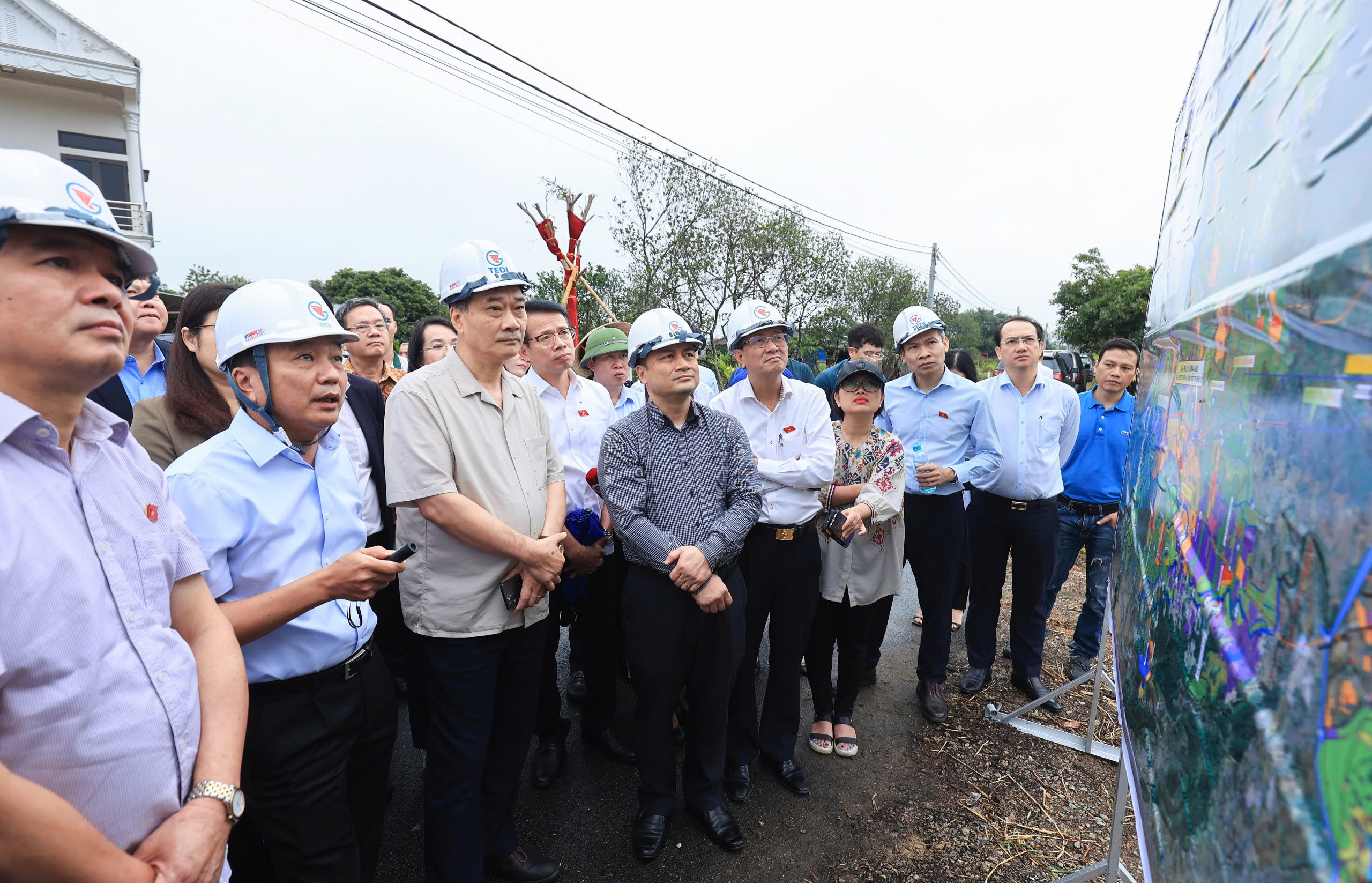 Đoàn công tác Quốc hội khảo sát thực tế dự án đường sắt tốc độ cao Bắc - Nam- Ảnh 4. Đoàn công tác Quốc hội khảo sát thực tế dự án đường sắt tốc độ cao Bắc - Nam- Ảnh 4.