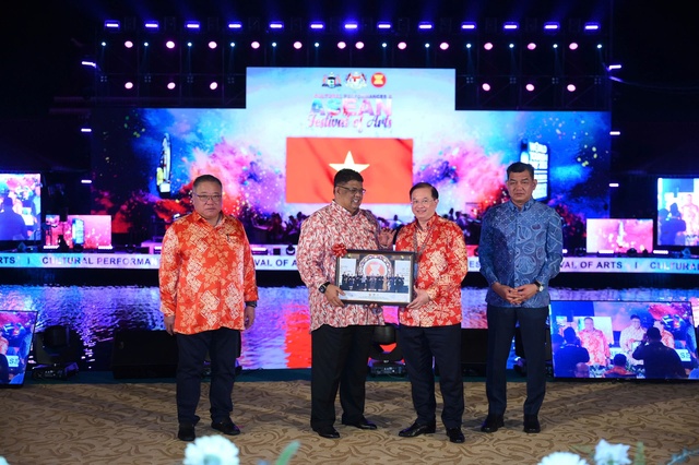 Liên hoan Nghệ thuật ASEAN: Bản sắc văn hóa thúc đẩy hiểu biết chung trong khu vực - Ảnh 3. Liên hoan Nghệ thuật ASEAN: Bản sắc văn hóa thúc đẩy hiểu biết chung trong khu vực - Ảnh 3.