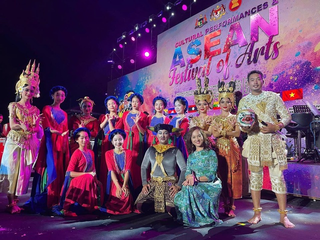 Liên hoan Nghệ thuật ASEAN: Bản sắc văn hóa thúc đẩy hiểu biết chung trong khu vực - Ảnh 5. Liên hoan Nghệ thuật ASEAN: Bản sắc văn hóa thúc đẩy hiểu biết chung trong khu vực - Ảnh 5.