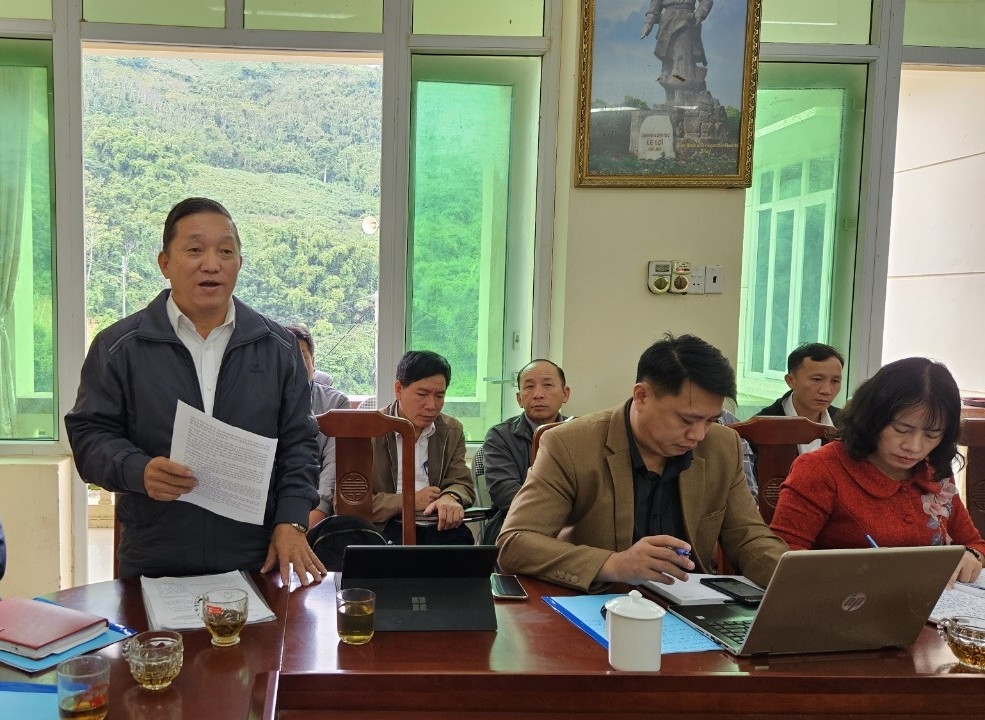 Ông Lầu Minh Pó, Người có uy tin ở xã Pù Nhi phát biểu tại buổi khảo sát Ông Lầu Minh Pó, Người có uy tin ở xã Pù Nhi phát biểu tại buổi khảo sát