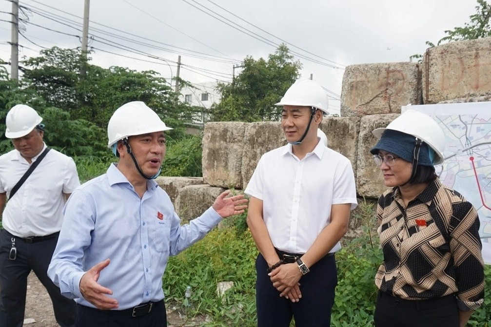 Vì sao chi hơn 2.000 tỷ đồng, đoạn 2,7km Vành đai 2 TPHCM vẫn chậm tiến độ?