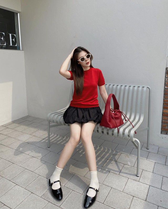 Cơn sốt thời trang không bao giờ hạ nhiệt với cặp sắc màu đen - đỏ- Ảnh 7. Cơn sốt thời trang không bao giờ hạ nhiệt với cặp sắc màu đen - đỏ- Ảnh 7.
