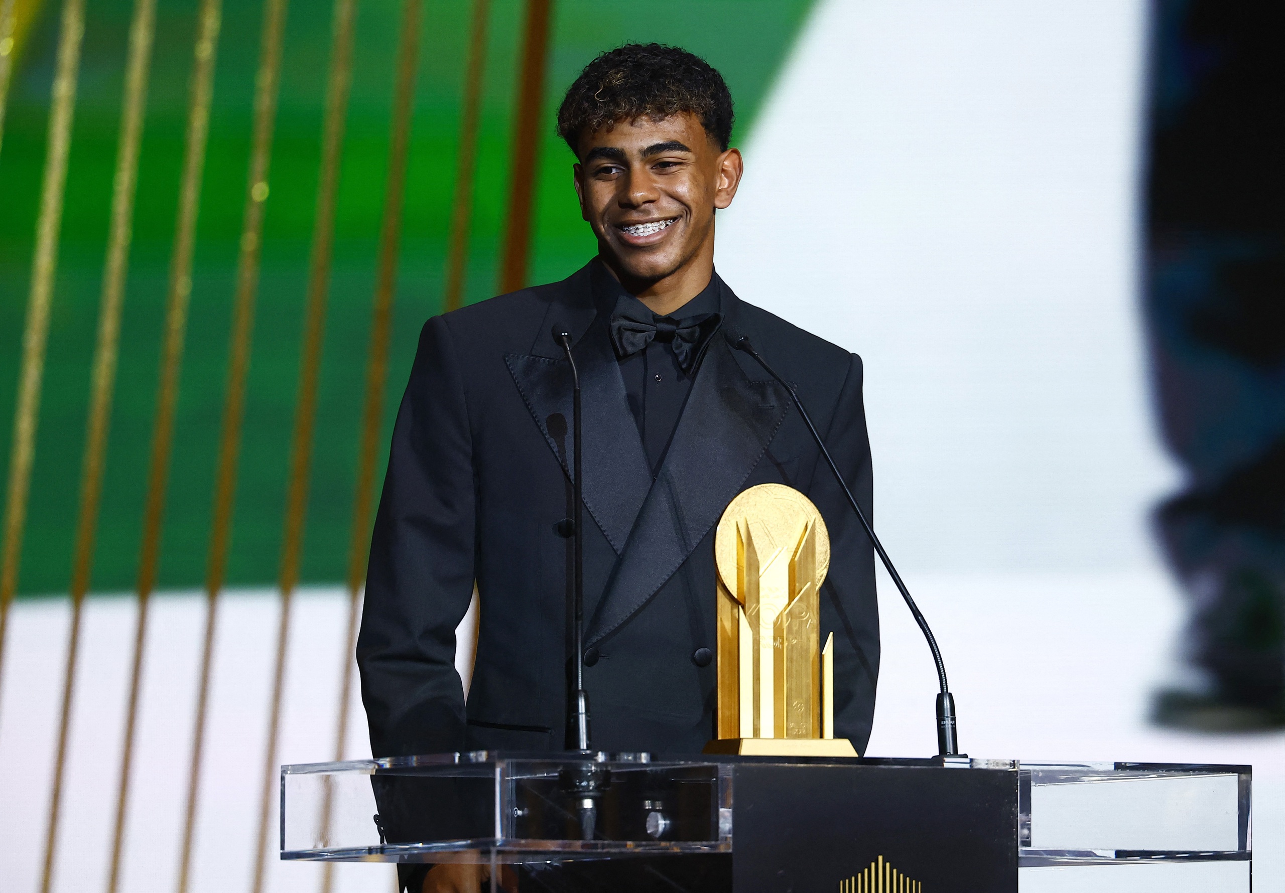 Rodri thắng ‘sốc’ Vinicius để đoạt Quả bóng vàng 2024, Lamine Yamal lại có thêm kỷ lục- Ảnh 7. Rodri thắng ‘sốc’ Vinicius để đoạt Quả bóng vàng 2024, Lamine Yamal lại có thêm kỷ lục- Ảnh 7.