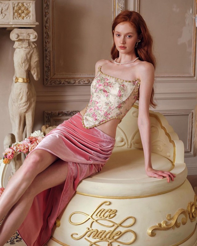 Kết hợp phong cách cổ điển và nét đẹp hiện đại với áo corset- Ảnh 3. Kết hợp phong cách cổ điển và nét đẹp hiện đại với áo corset- Ảnh 3.