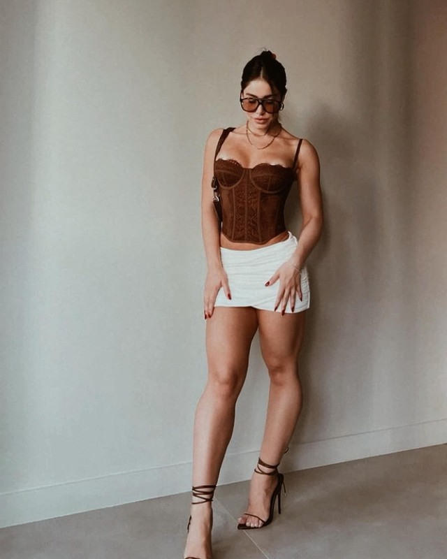 Kết hợp phong cách cổ điển và nét đẹp hiện đại với áo corset- Ảnh 6. Kết hợp phong cách cổ điển và nét đẹp hiện đại với áo corset- Ảnh 6.