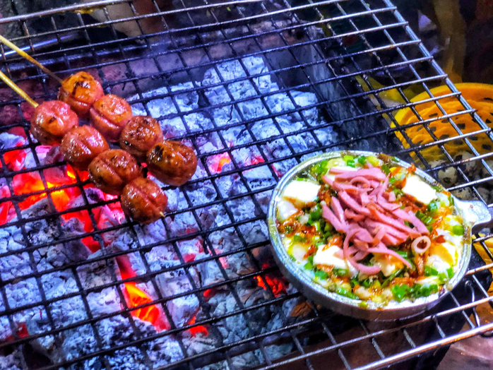 Ăn vặt xuyên đêm ở hồ Con Rùa - Ảnh 6. Ăn vặt xuyên đêm ở hồ Con Rùa - Ảnh 6.